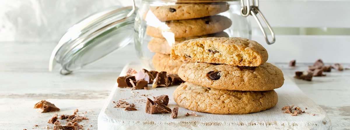 Cookies al cioccolato al latte, vaniglia e nocciole